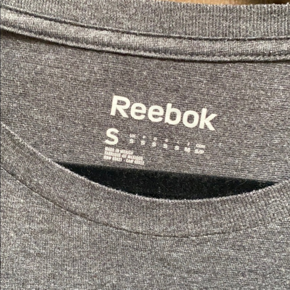 Reebok shirt - Picture 3 of 5